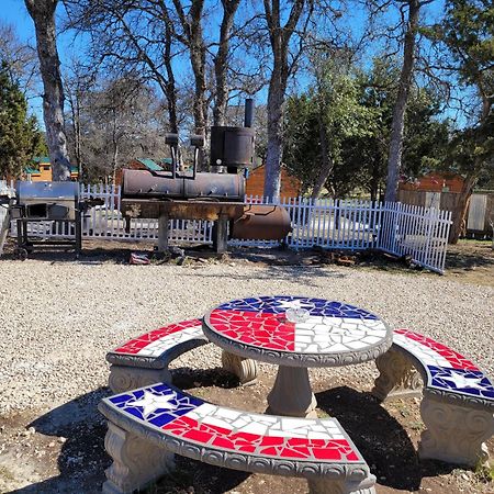 Al'S Hideaway Glamping Tents Otel Pipe Creek Dış mekan fotoğraf