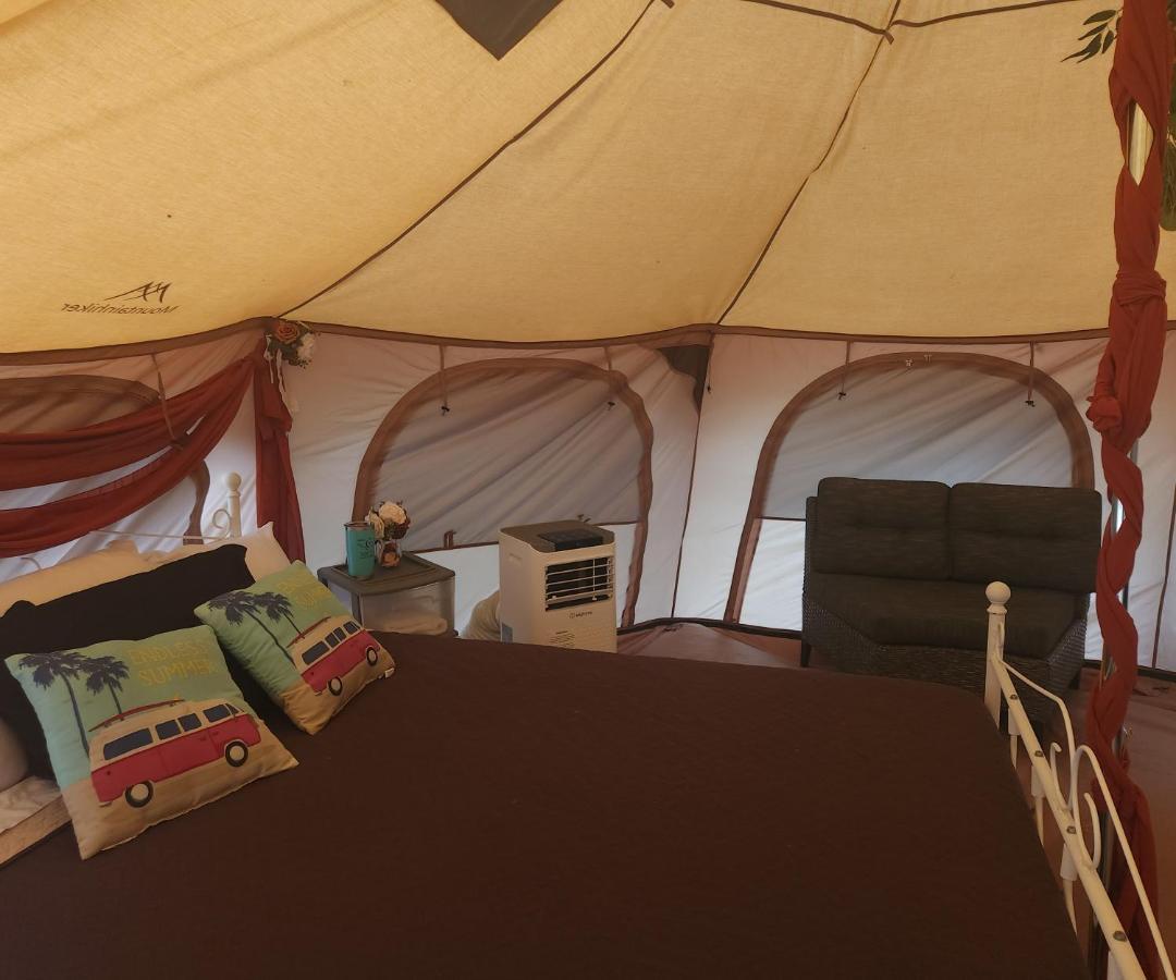Al'S Hideaway Glamping Tents Otel Pipe Creek Dış mekan fotoğraf