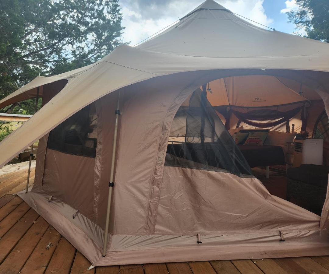 Al'S Hideaway Glamping Tents Otel Pipe Creek Dış mekan fotoğraf