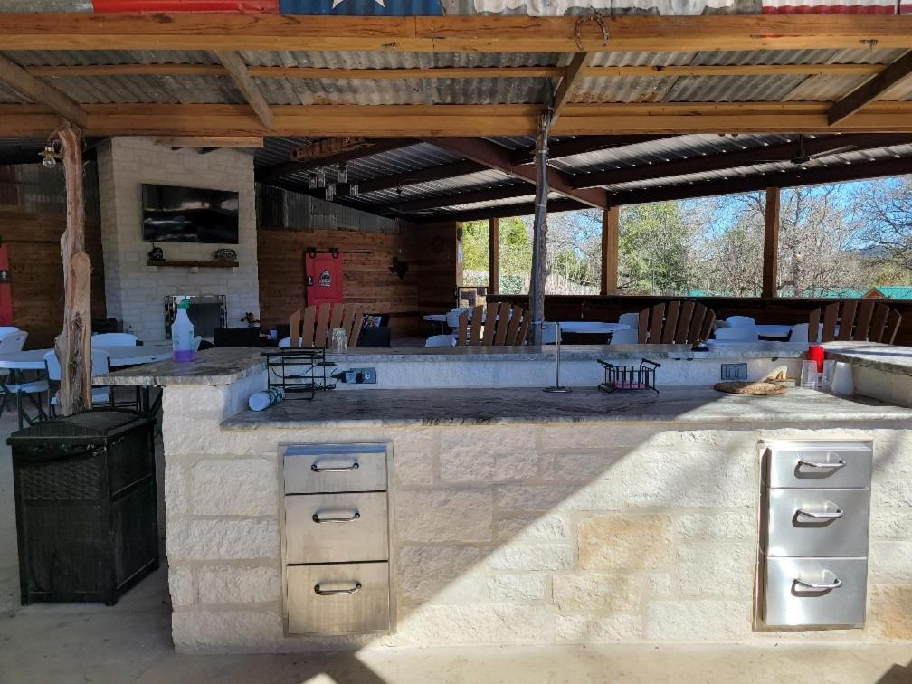 Al'S Hideaway Glamping Tents Otel Pipe Creek Dış mekan fotoğraf