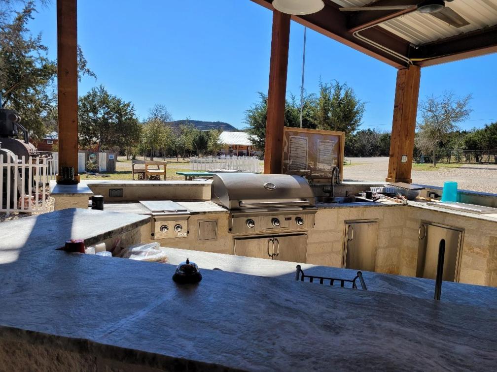 Al'S Hideaway Glamping Tents Otel Pipe Creek Dış mekan fotoğraf
