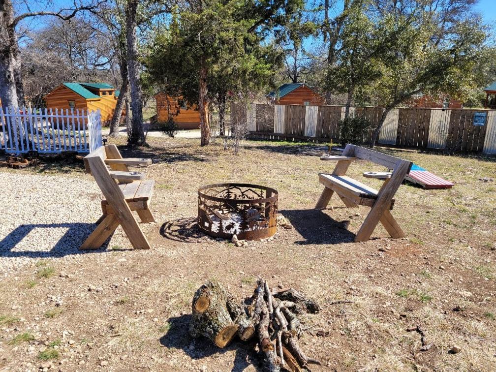 Al'S Hideaway Glamping Tents Otel Pipe Creek Dış mekan fotoğraf